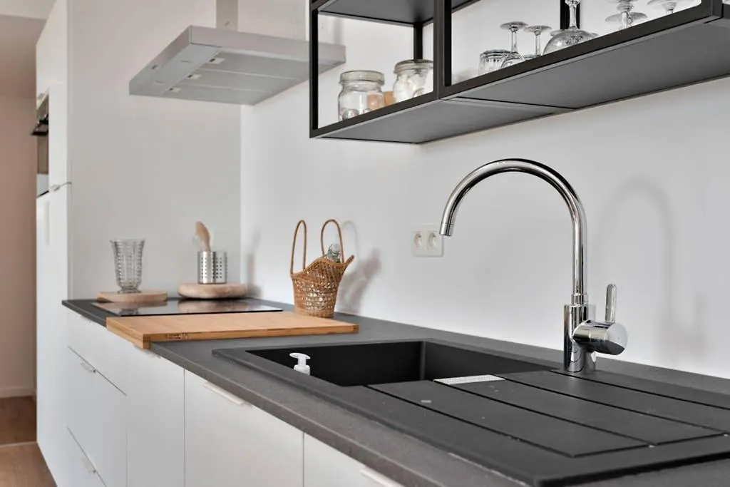 City Penthouse, Rooftop Terrace, Free Netflix, Wifi And Airco Amberes 0*,